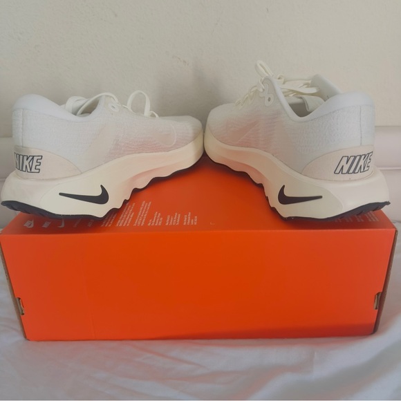 Nike White Athletic Sneakers with Breathable Mesh and Sleek great conditions - Picture 1 of 11